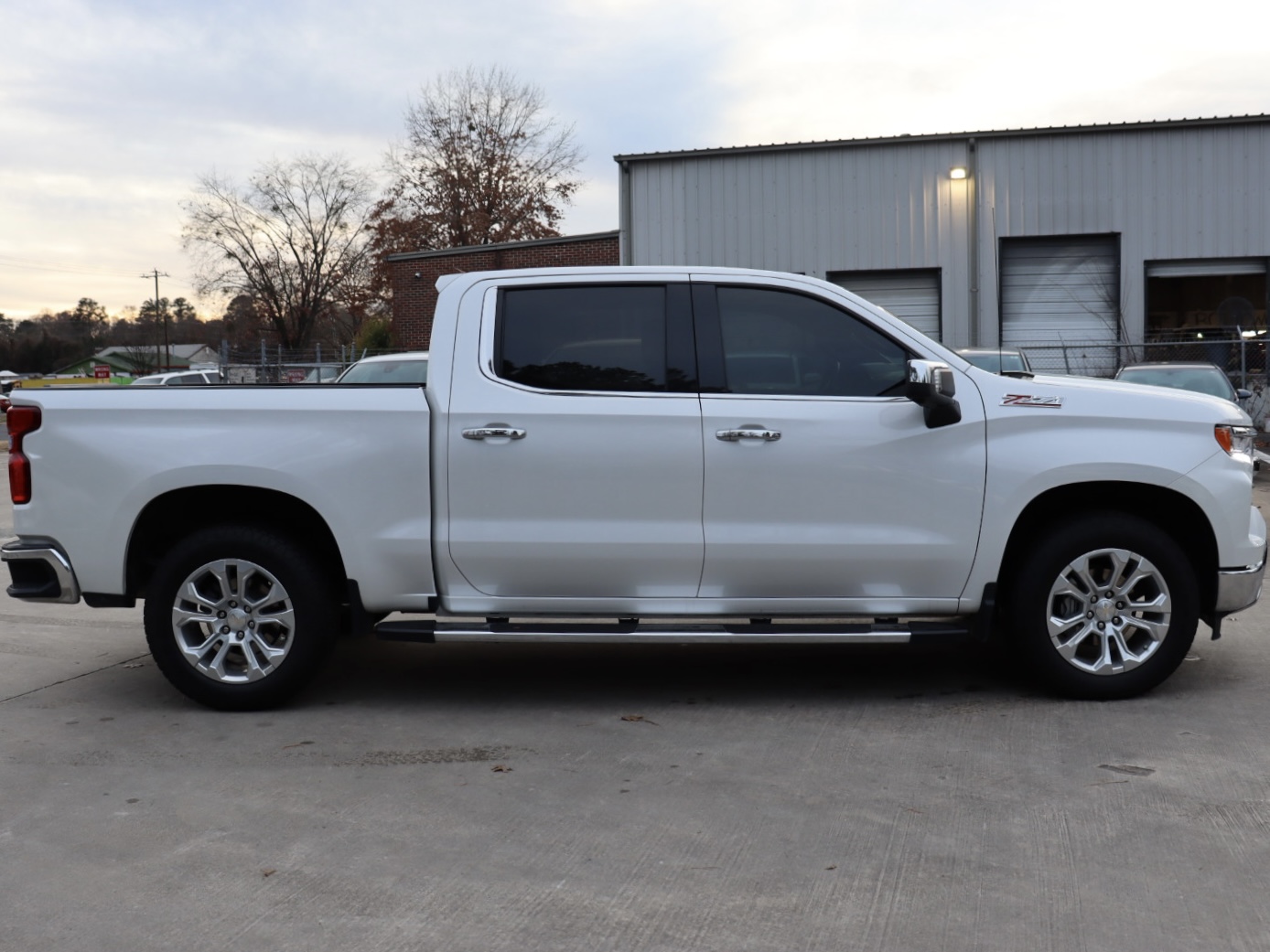 2023 Chevrolet Silverado 1500 LTZ Crew Cab 4WD completo