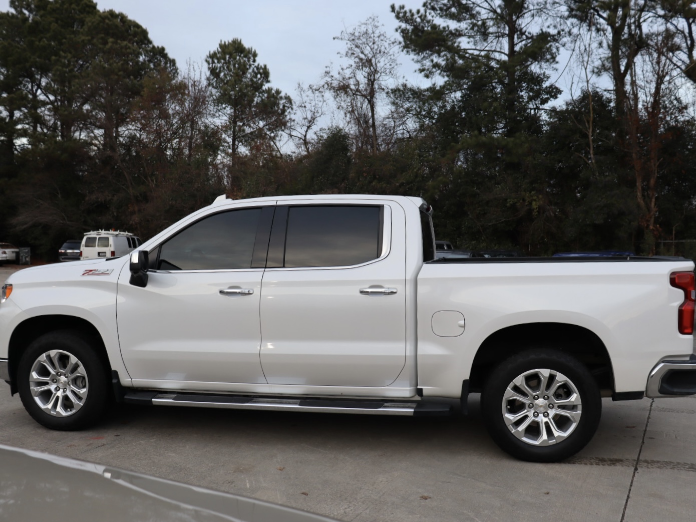 2023 Chevrolet Silverado 1500 LTZ Crew Cab 4WD completo
