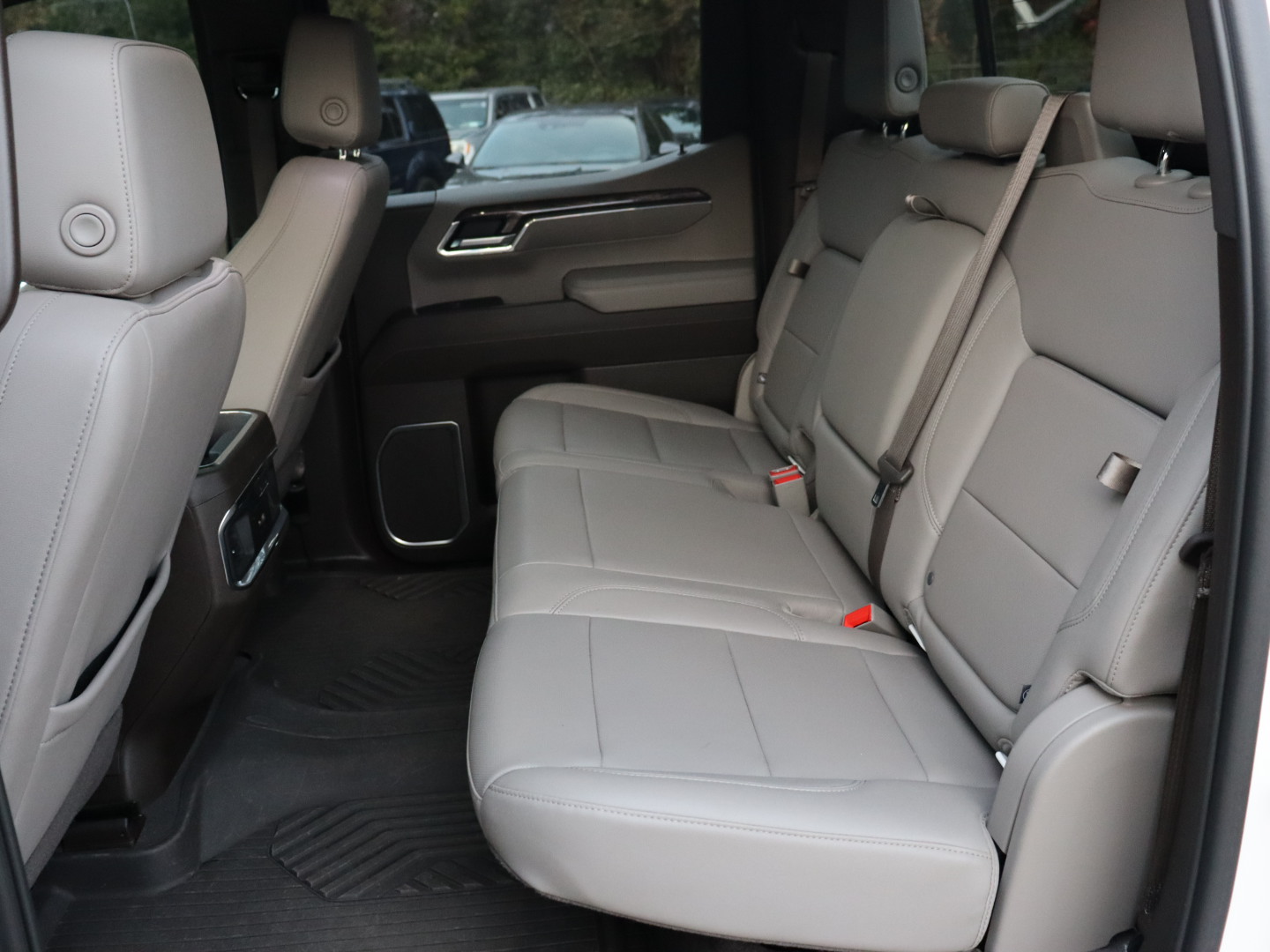 2023 Chevrolet Silverado 1500 LTZ Crew Cab 4WD completo