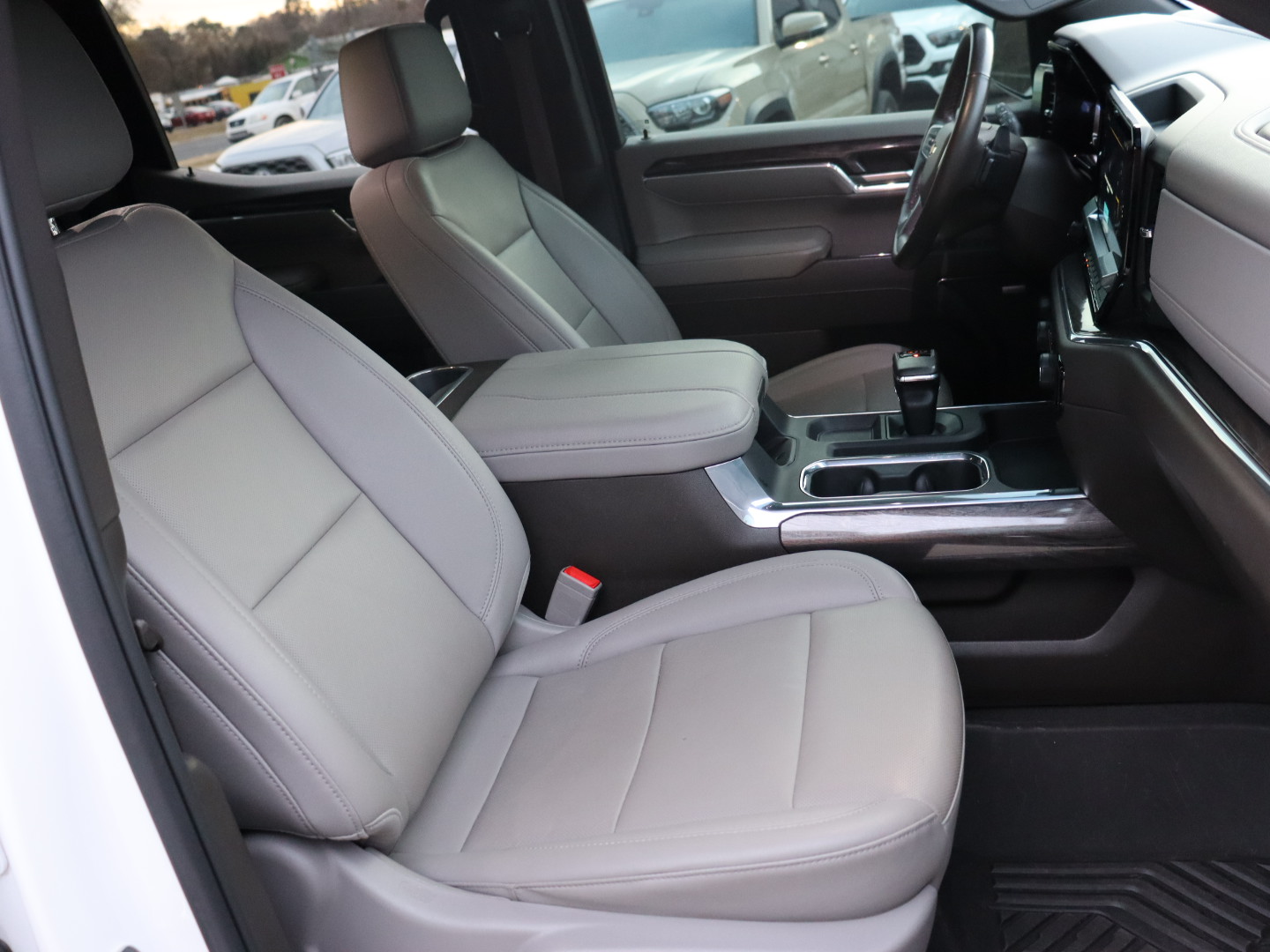 2023 Chevrolet Silverado 1500 LTZ Crew Cab 4WD completo