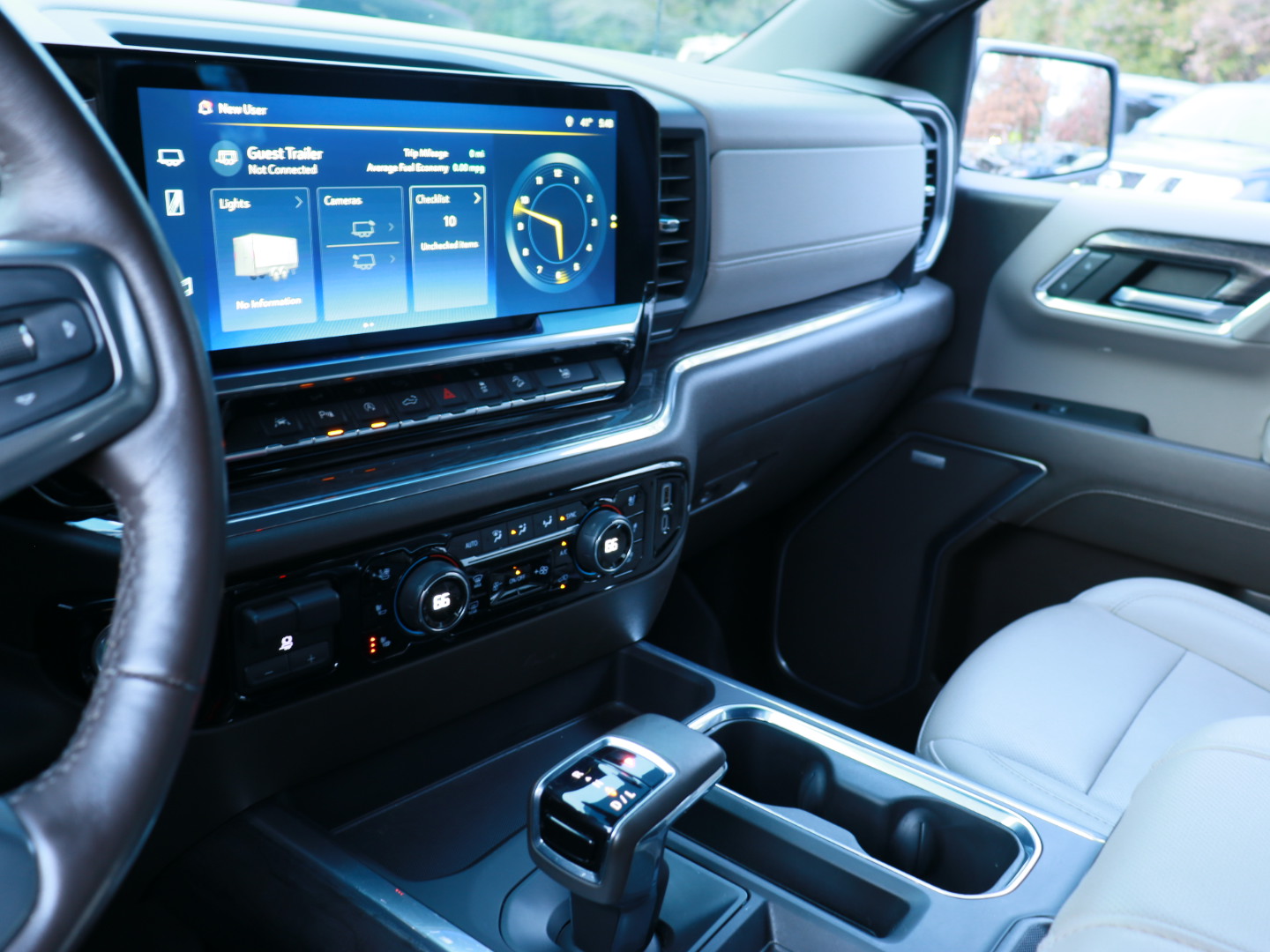 2023 Chevrolet Silverado 1500 LTZ Crew Cab 4WD completo