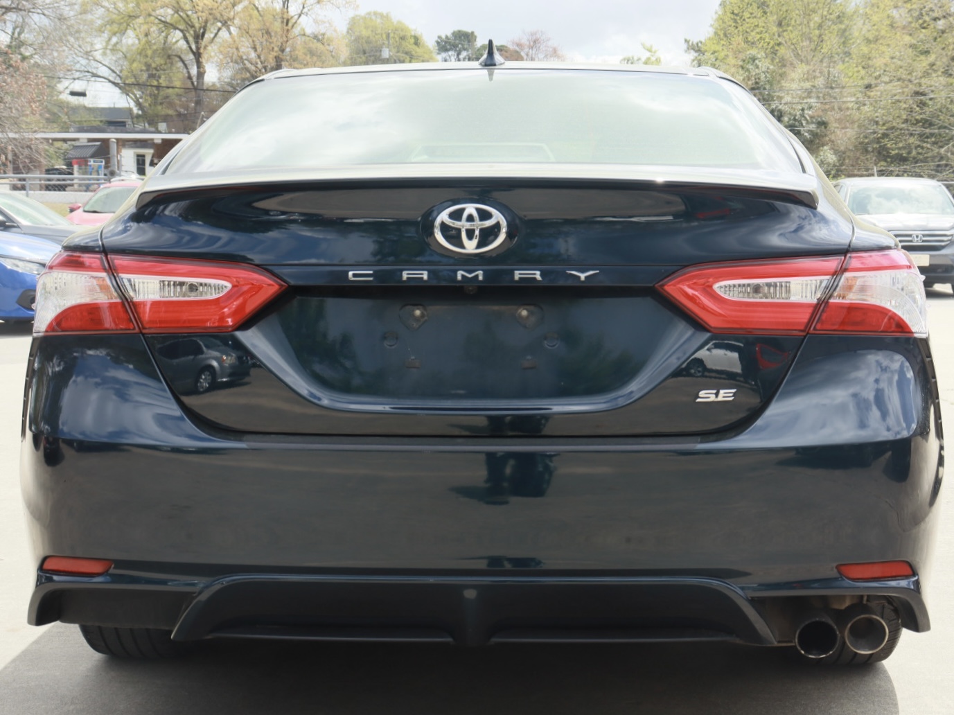 2020 Toyota Camry LE completo