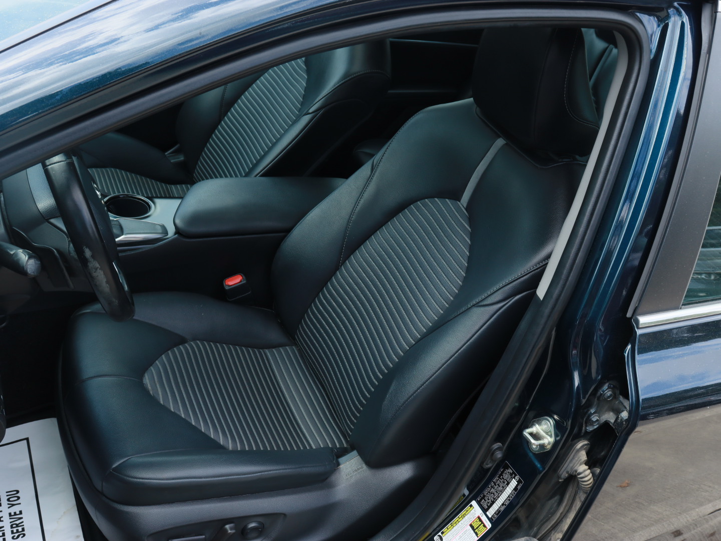 2020 Toyota Camry LE completo