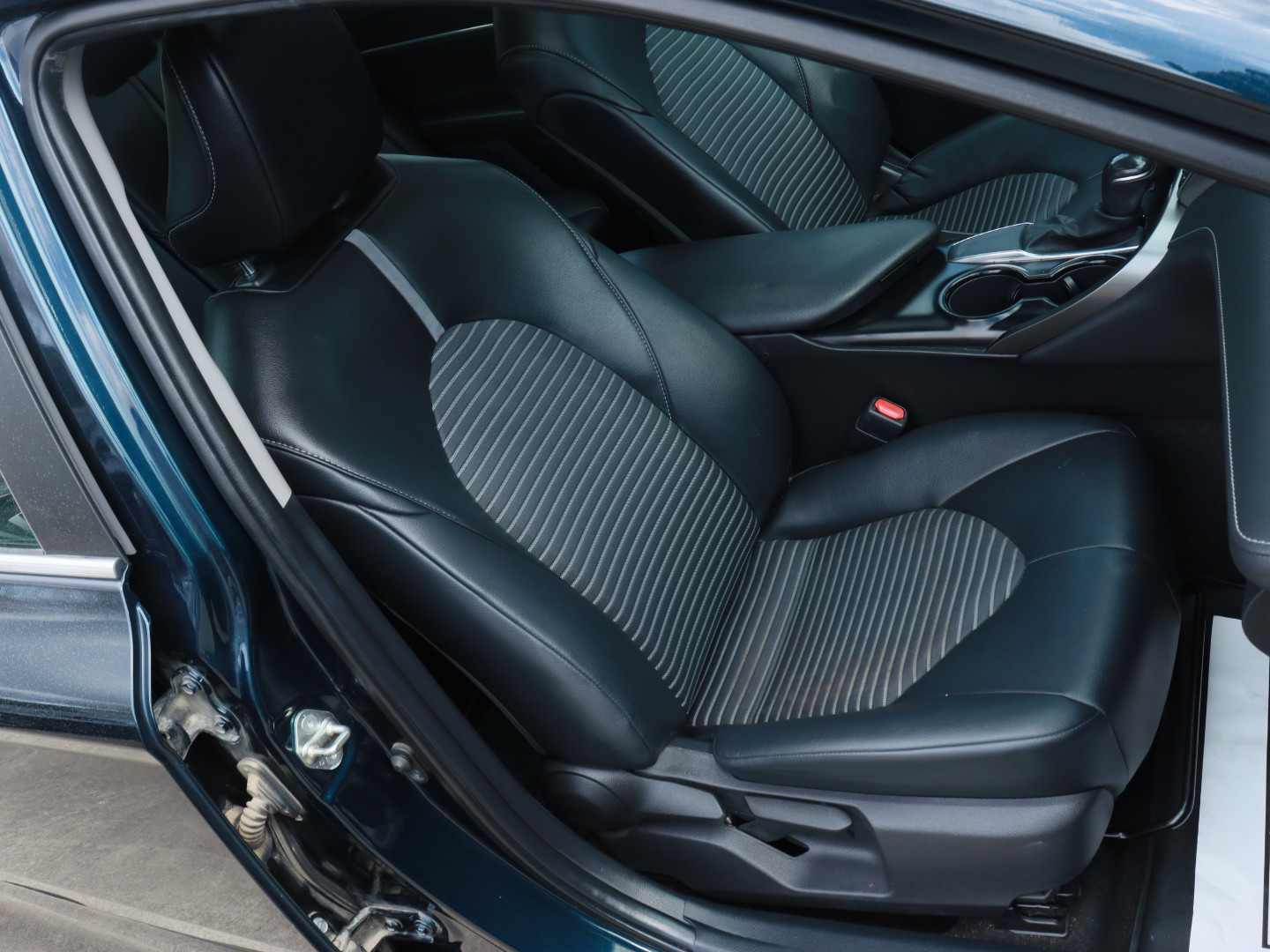 2020 Toyota Camry LE completo