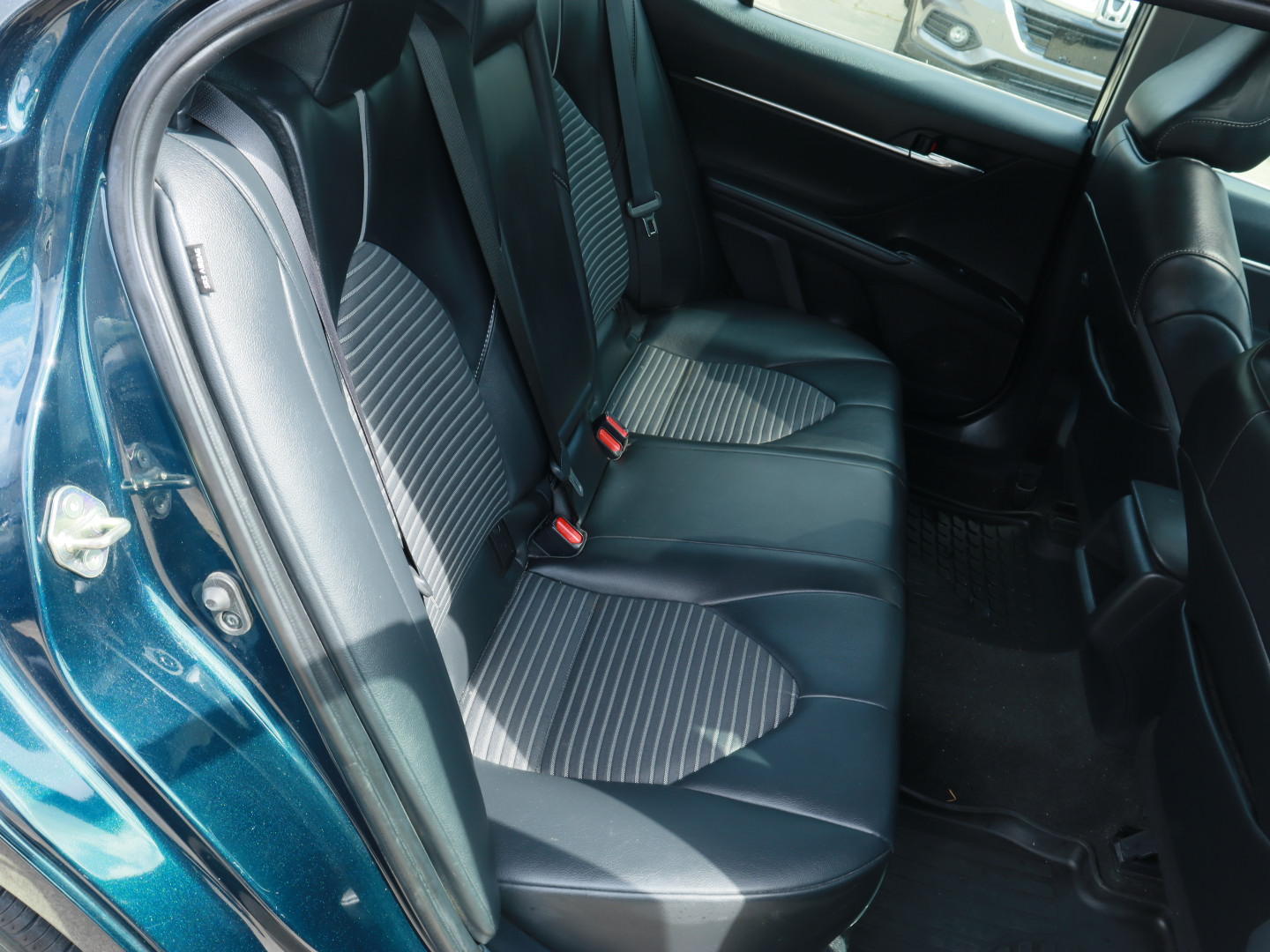 2020 Toyota Camry LE completo