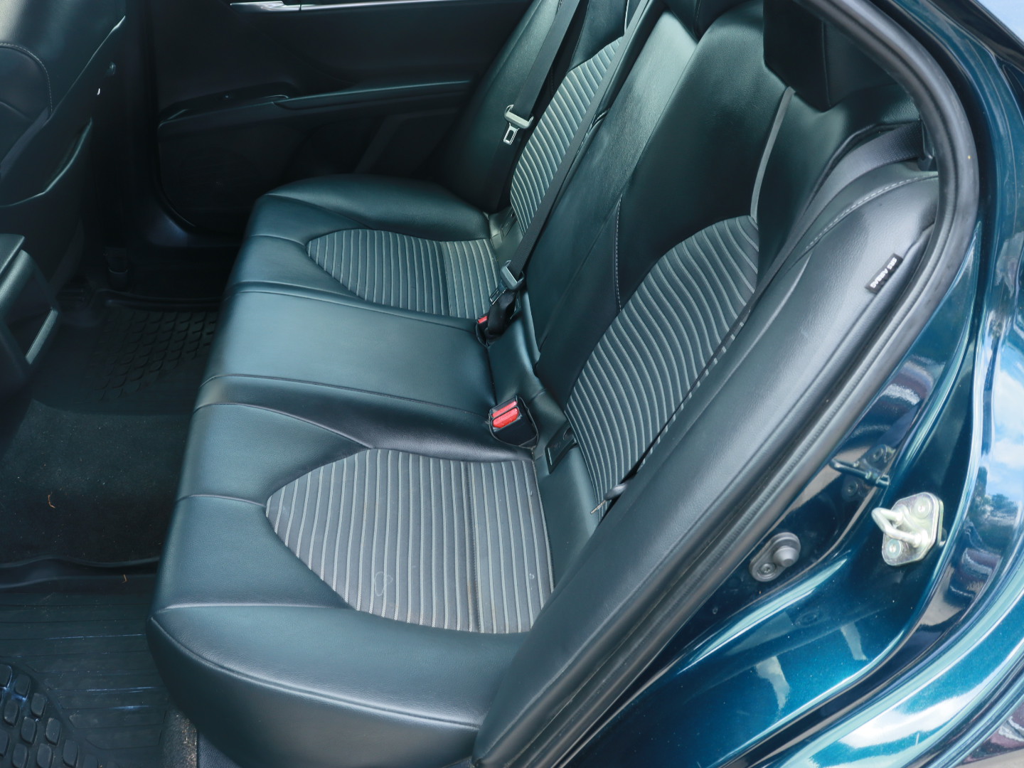 2020 Toyota Camry LE completo