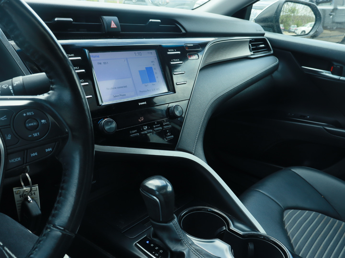 2020 Toyota Camry LE completo