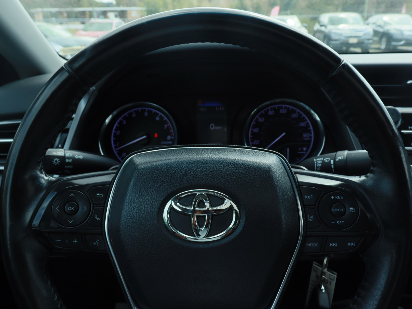 2020 Toyota Camry LE completo