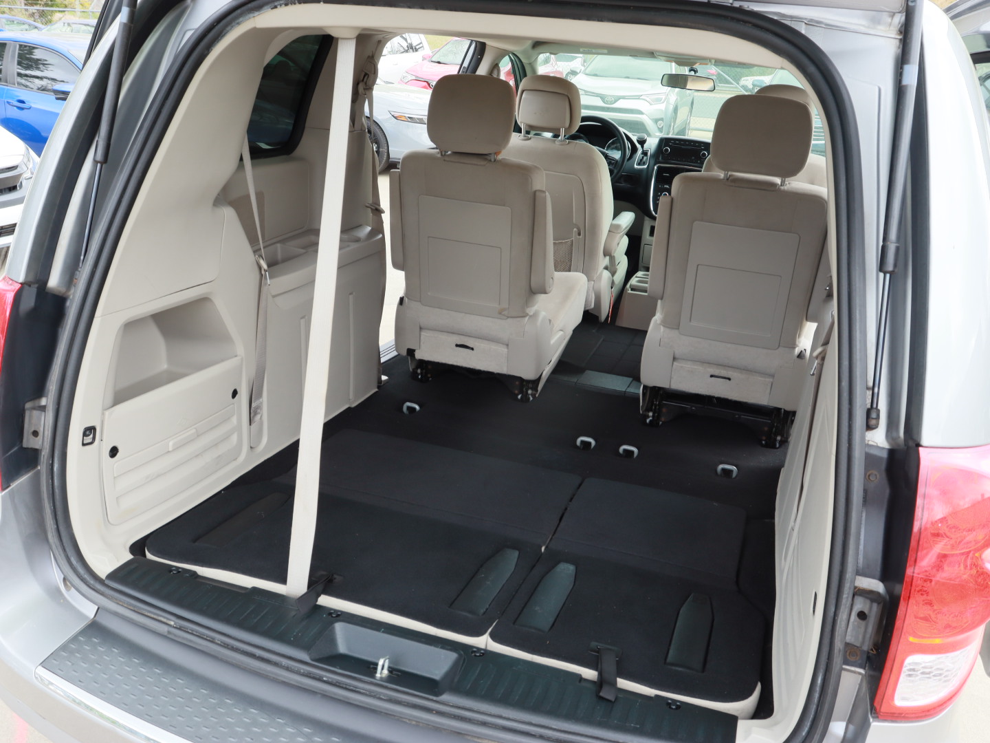 2014 Dodge Grand Caravan SE completo