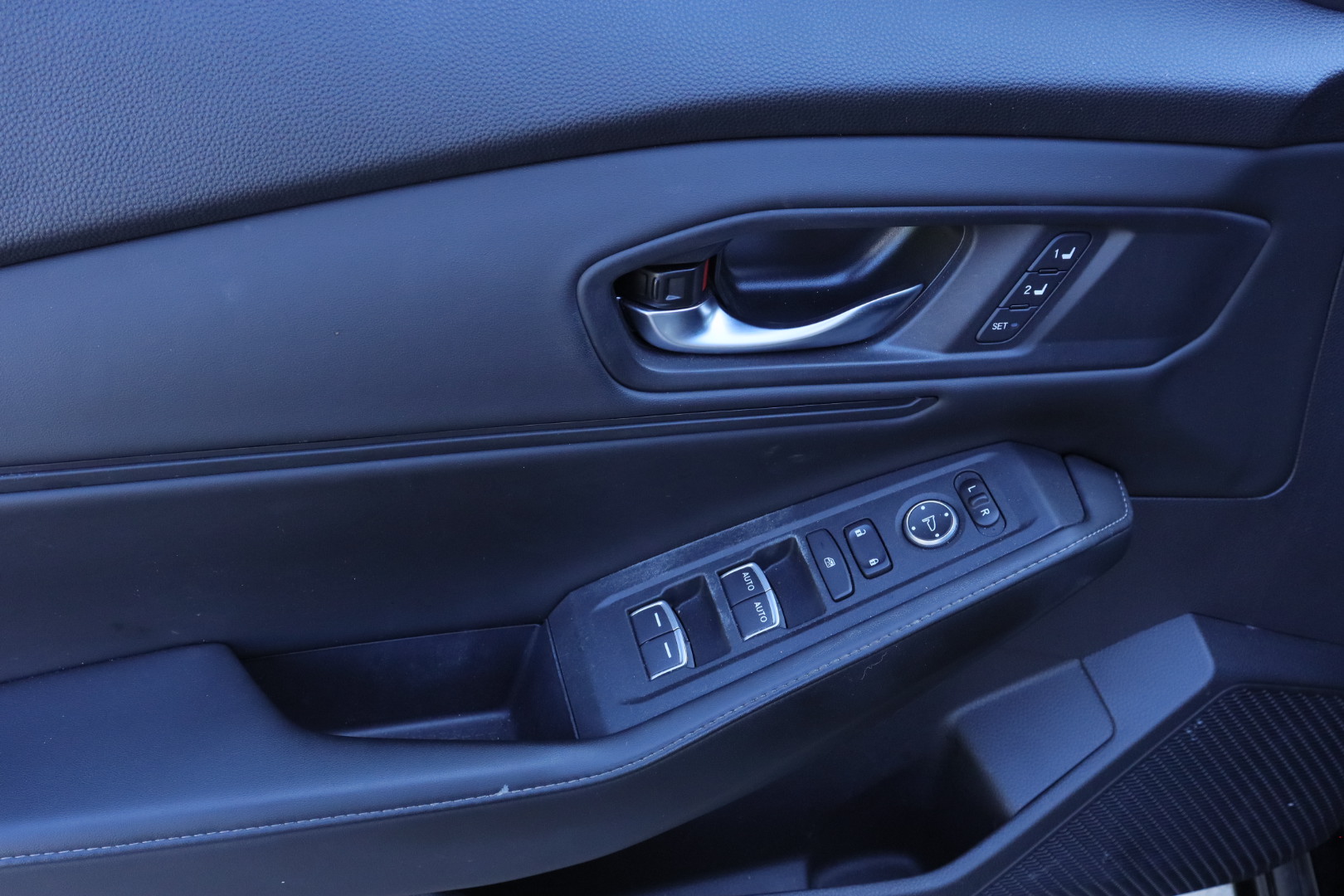 
								2023 Honda Accord Hybrid Sport-L full									
