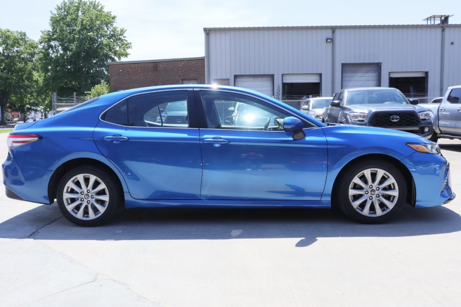 
								2020 Toyota Camry LE full									