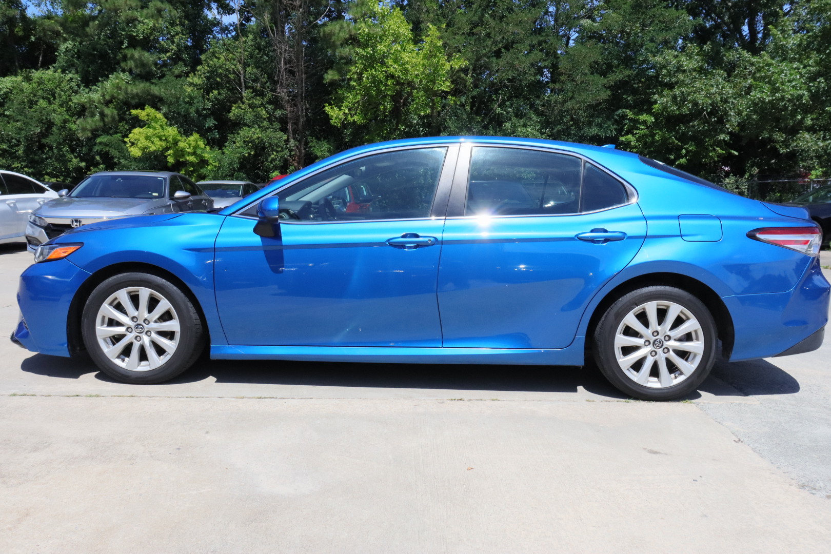 
								2020 Toyota Camry LE full									