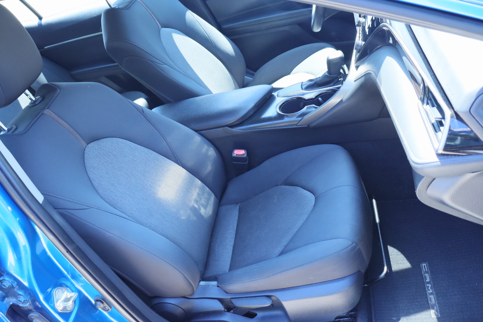 
								2020 Toyota Camry LE full									