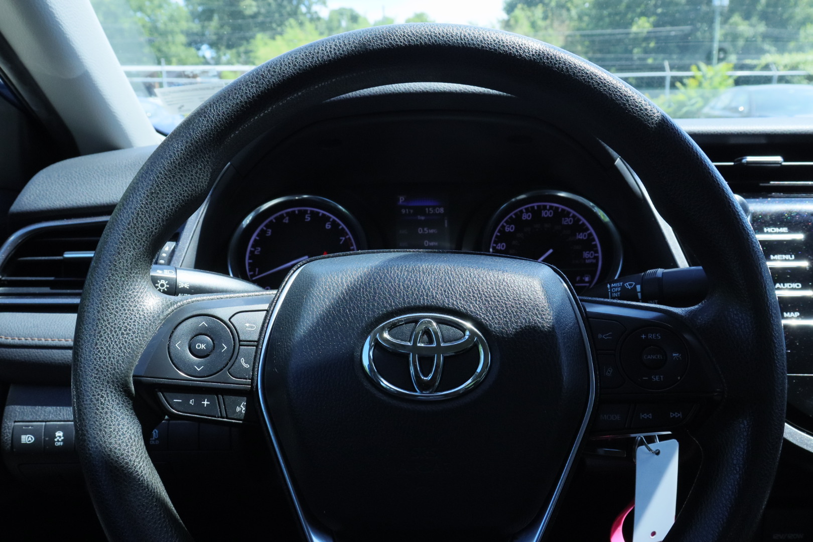 
								2020 Toyota Camry LE full									