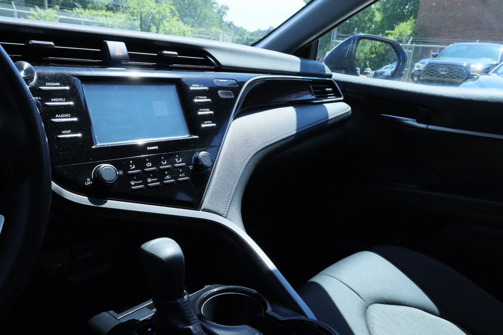 
								2020 Toyota Camry LE full									