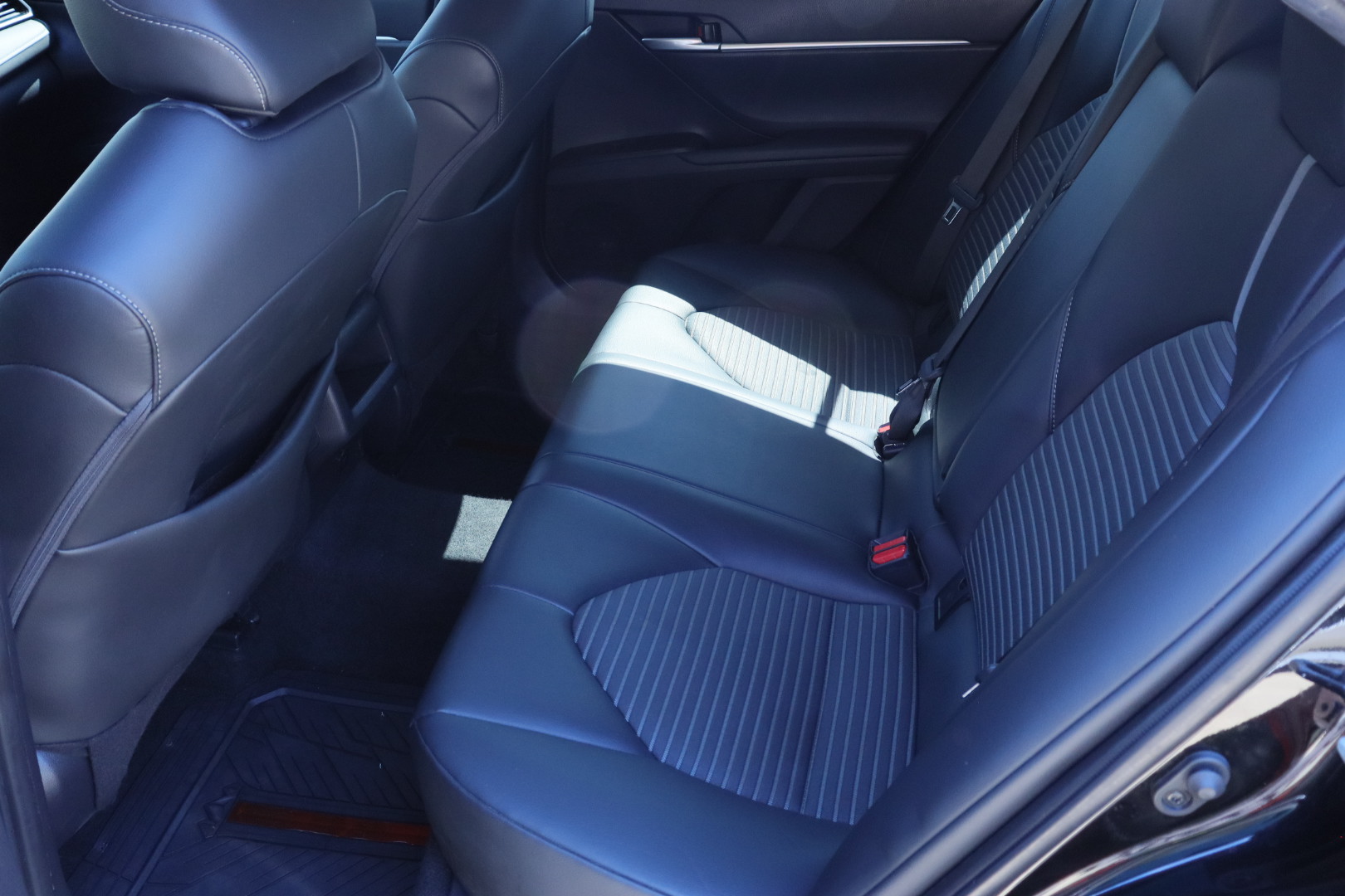 
								2023 Toyota Camry SE full									