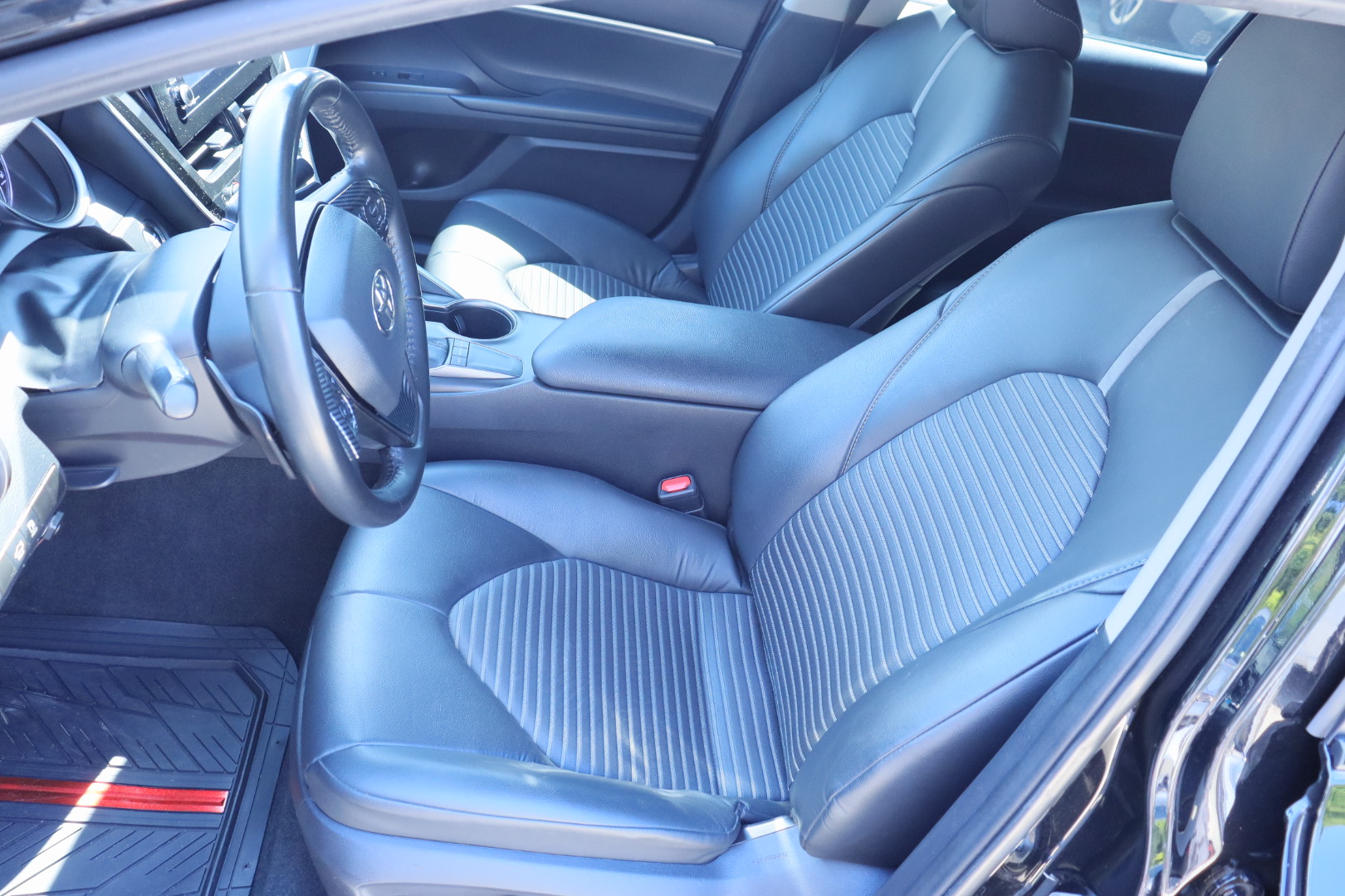 
								2023 Toyota Camry SE full									
