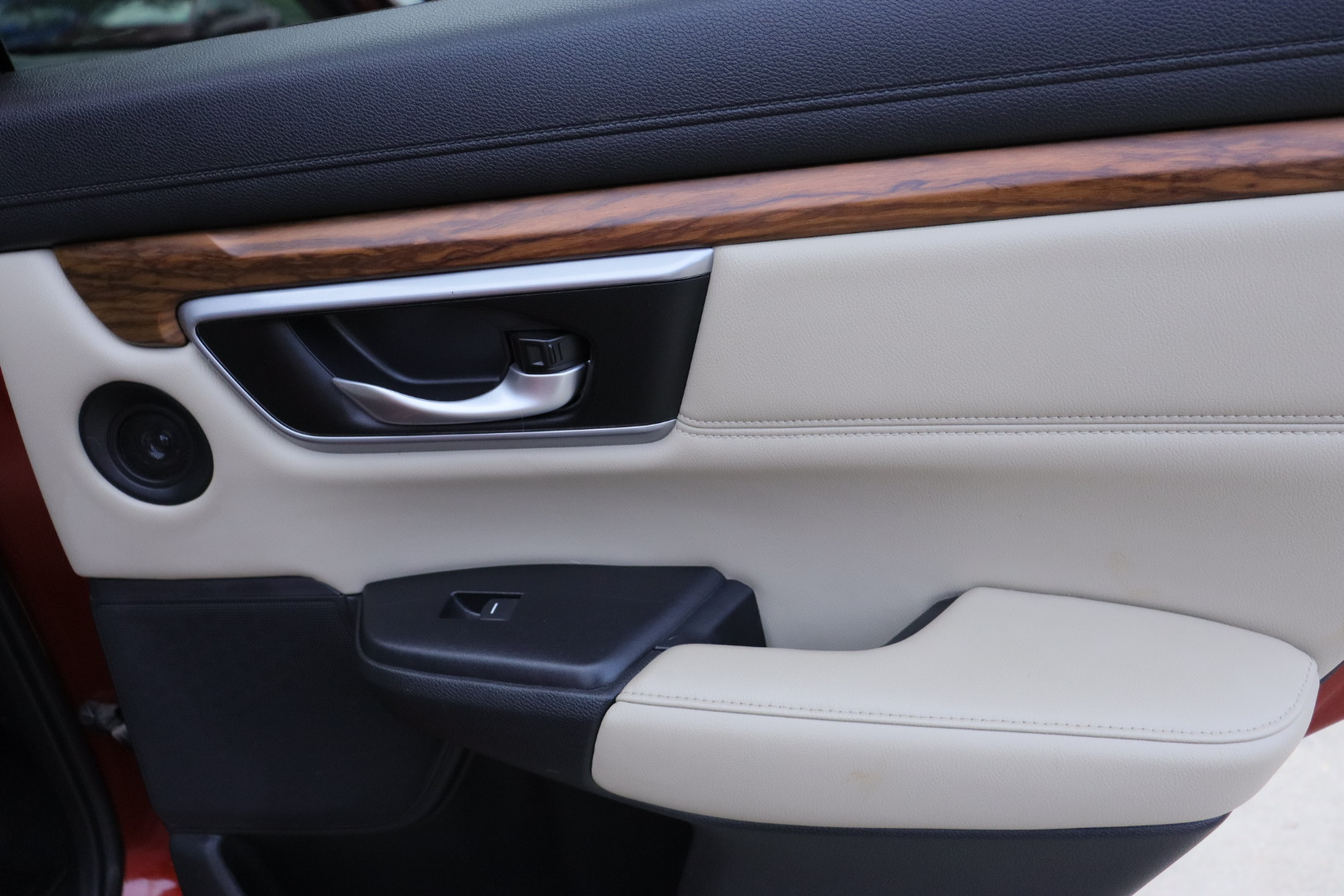
								2017 Honda CR-V Touring AWD full									