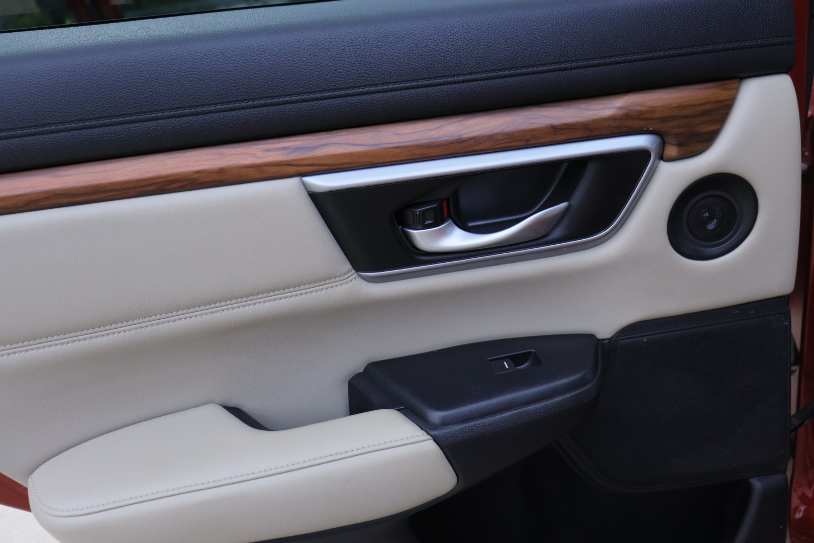 
								2017 Honda CR-V Touring AWD full									