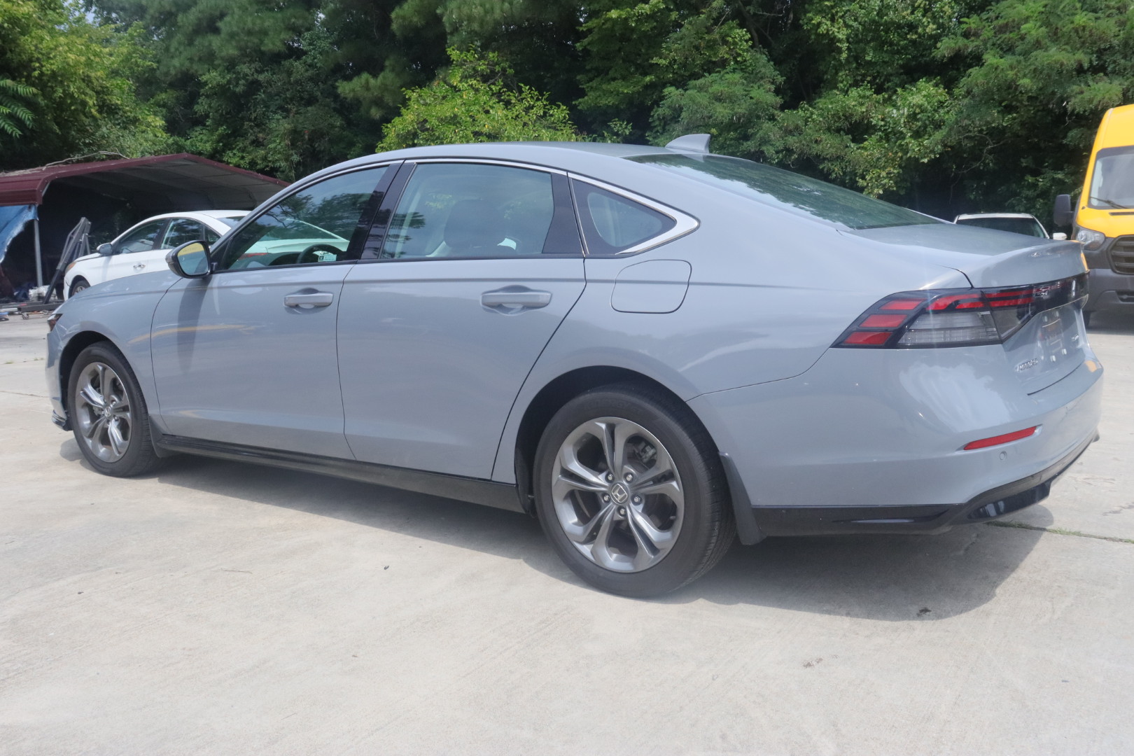 
								2023 Honda Accord EX-L Hybrid full									