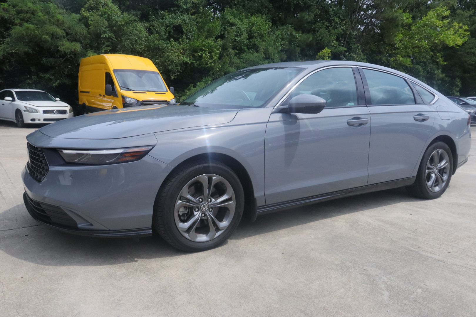 
								2023 Honda Accord EX-L Hybrid full									
