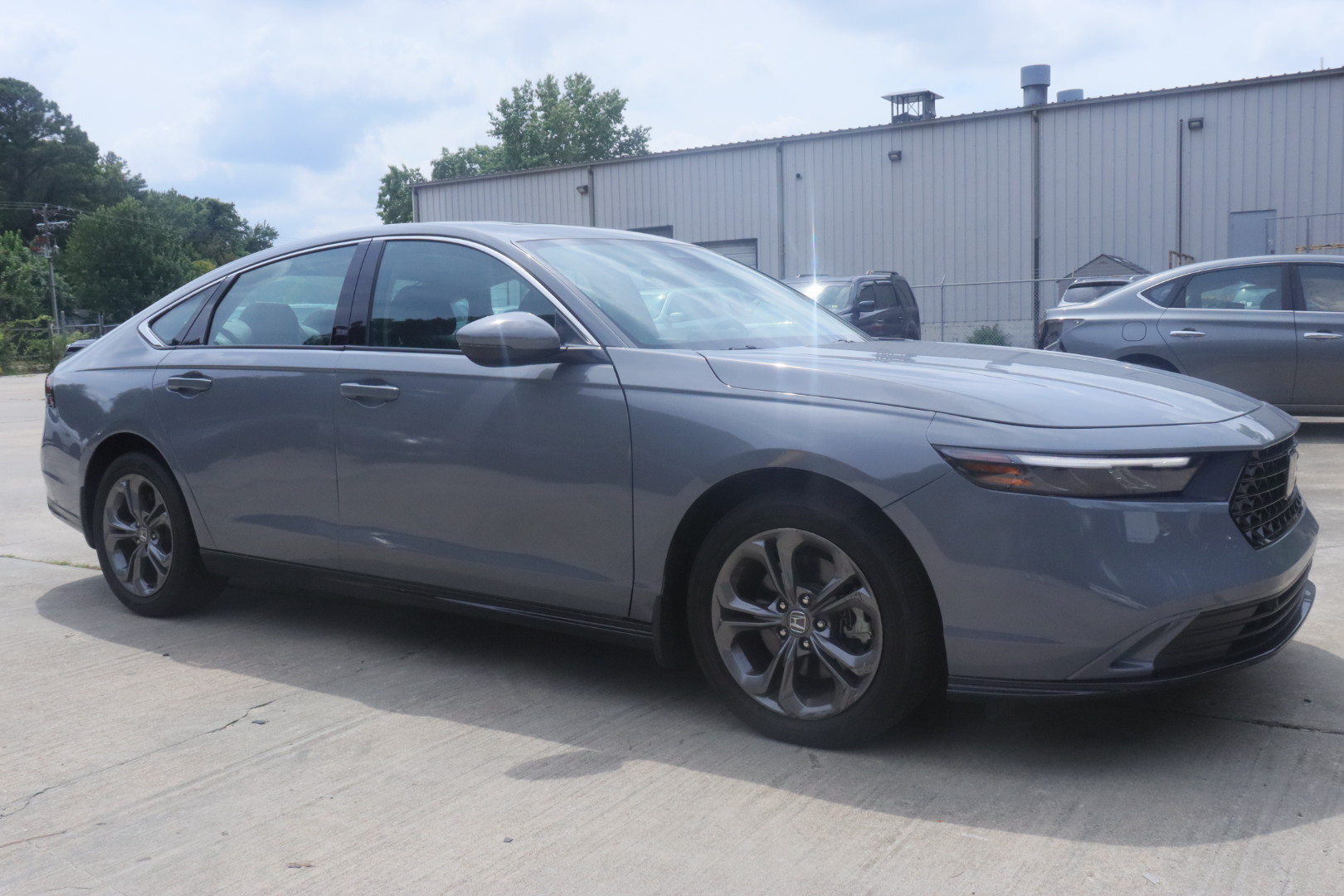 
								2023 Honda Accord EX-L Hybrid full									