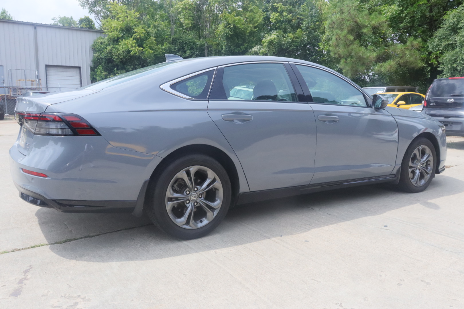 
								2023 Honda Accord EX-L Hybrid full									